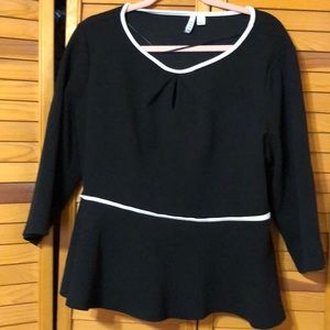 Elle Keyhole Peplum top with piping. So pretty! Size XL.